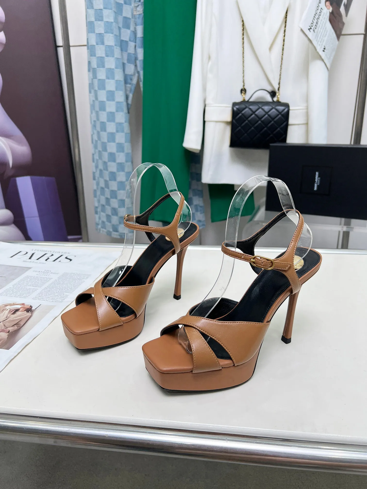 👟👟Ex-factory price 640👟👟 Saint Laurent YSL Saint Laurent sandals Upper: sheepskin surface Size 35-42 (42 is custom-made and non-returnable) Heel height 8.5cm Water platform height 2.5cm Leather outsole 2642-12